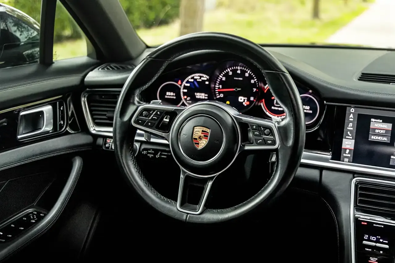 Porsche Panamera - 18