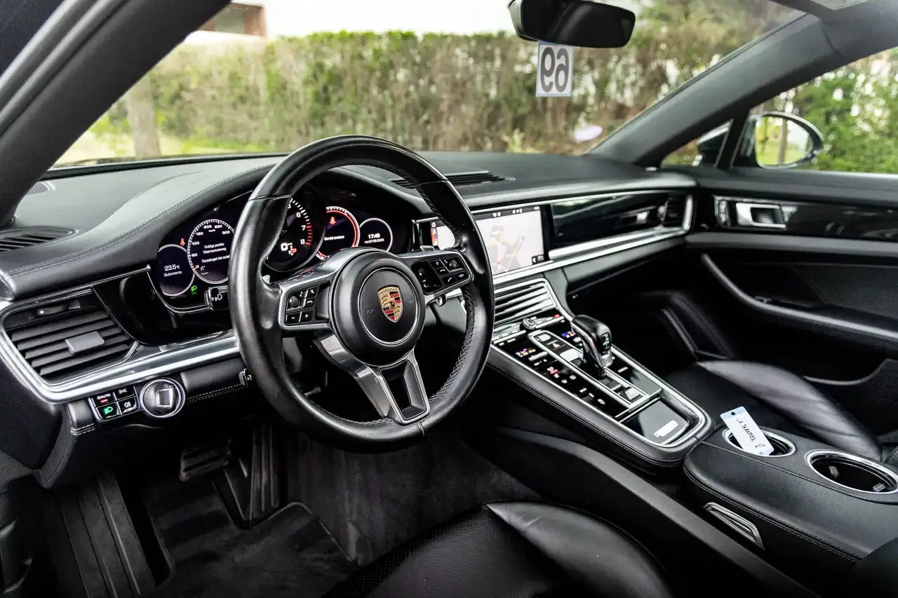 Porsche Panamera - 4