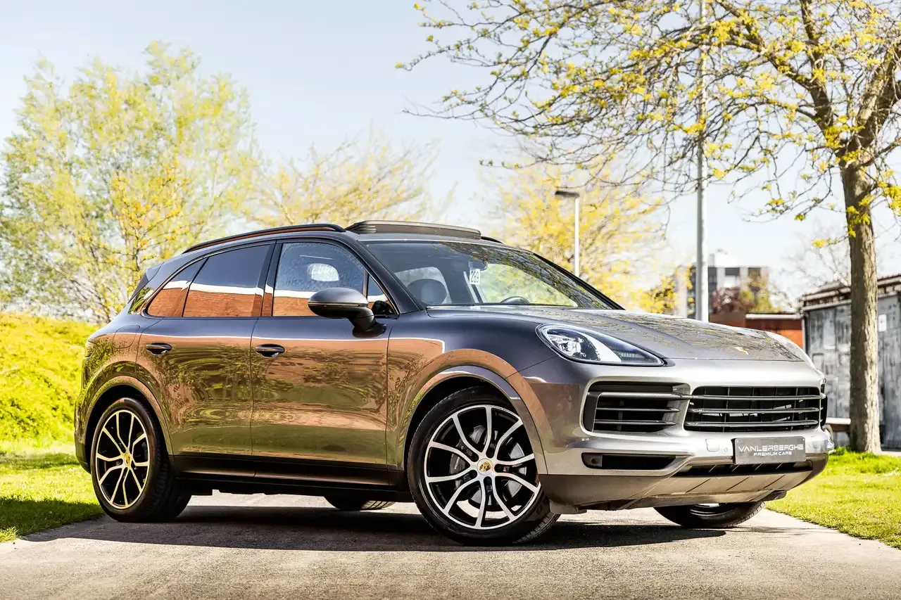 Porsche Cayenne - 1