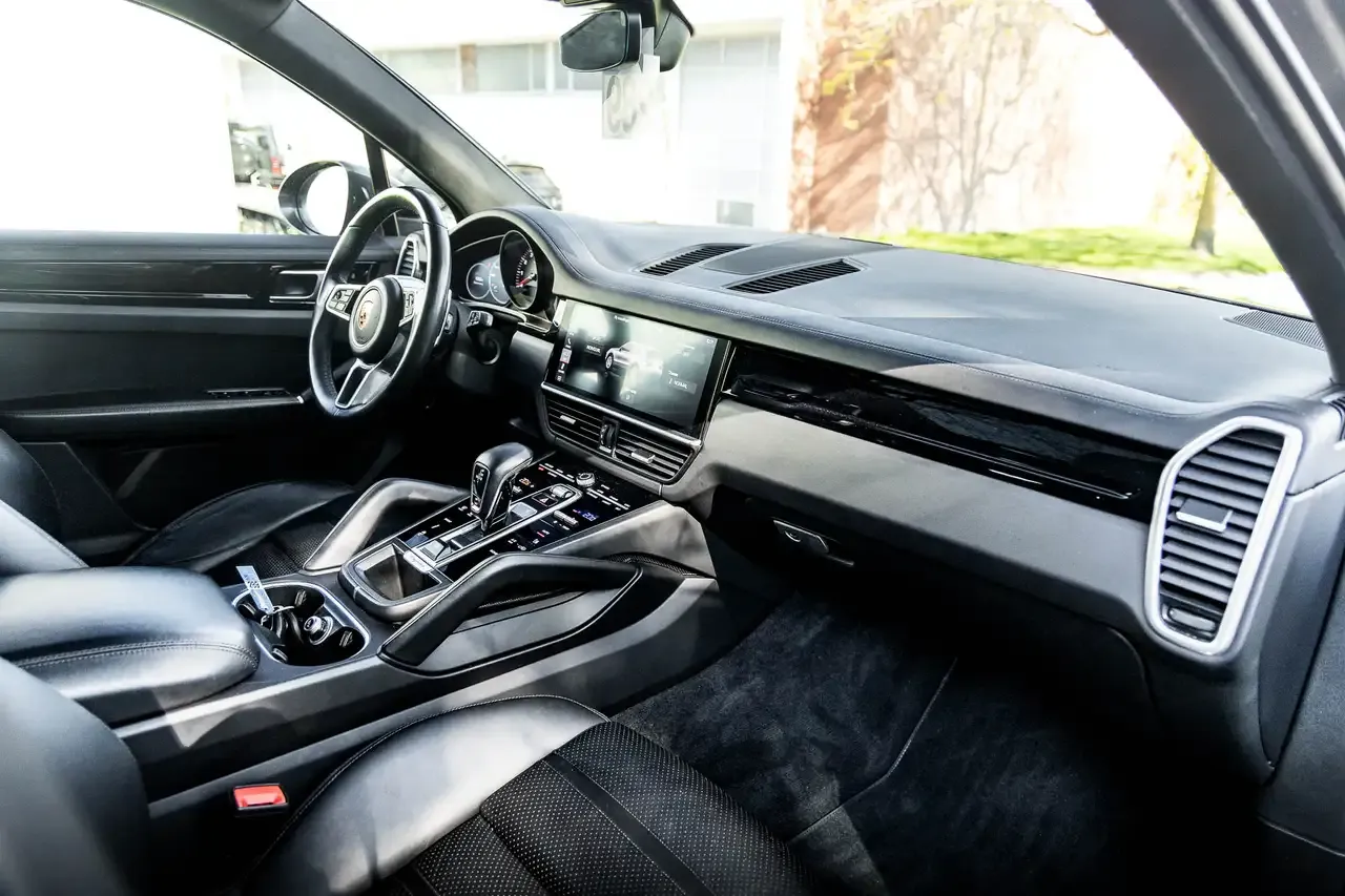 Porsche Cayenne - 21