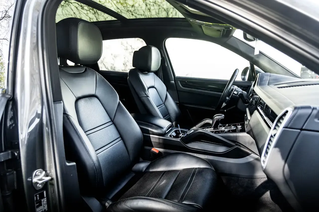 Porsche Cayenne - 23