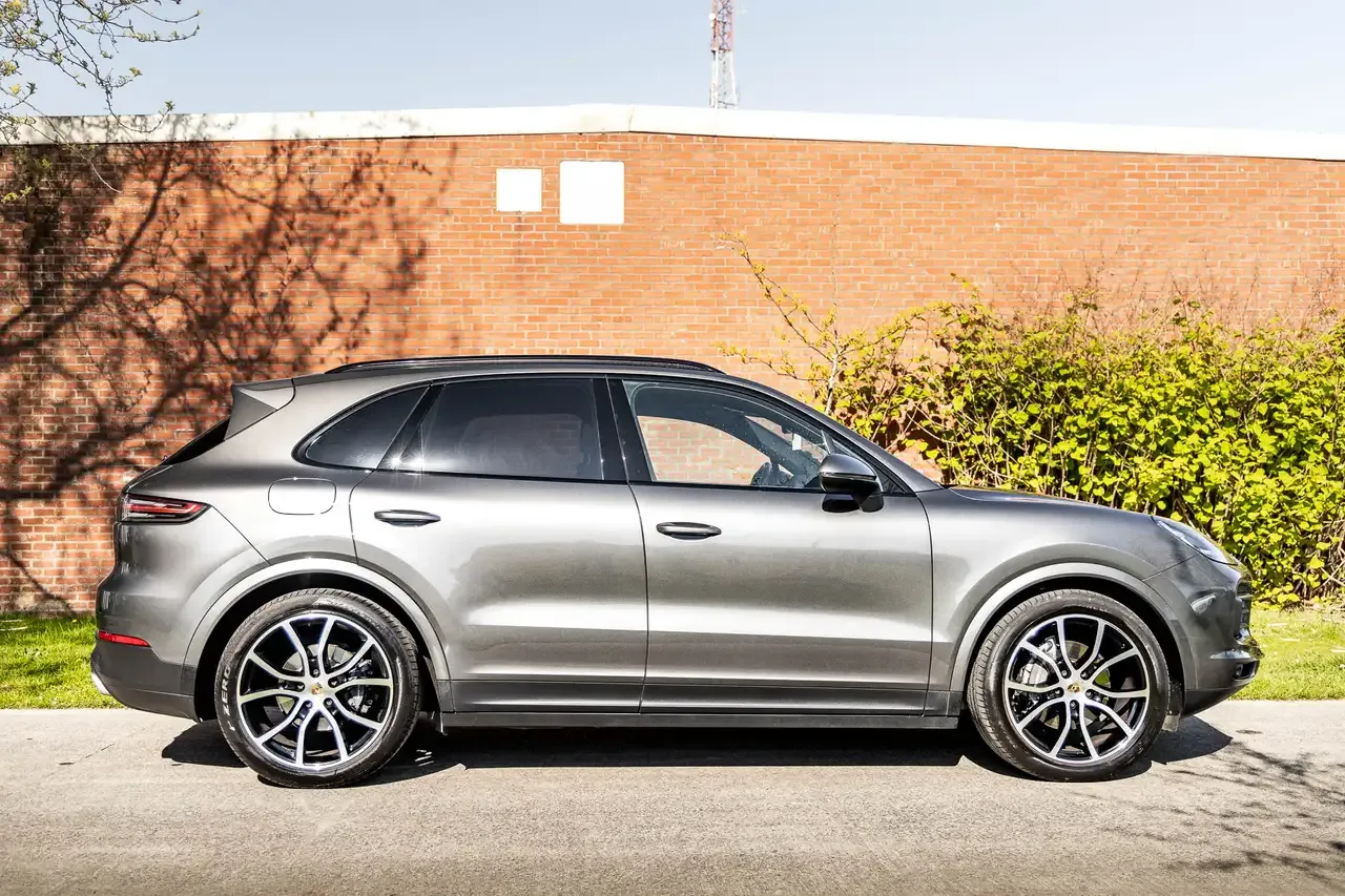 Porsche Cayenne - 25