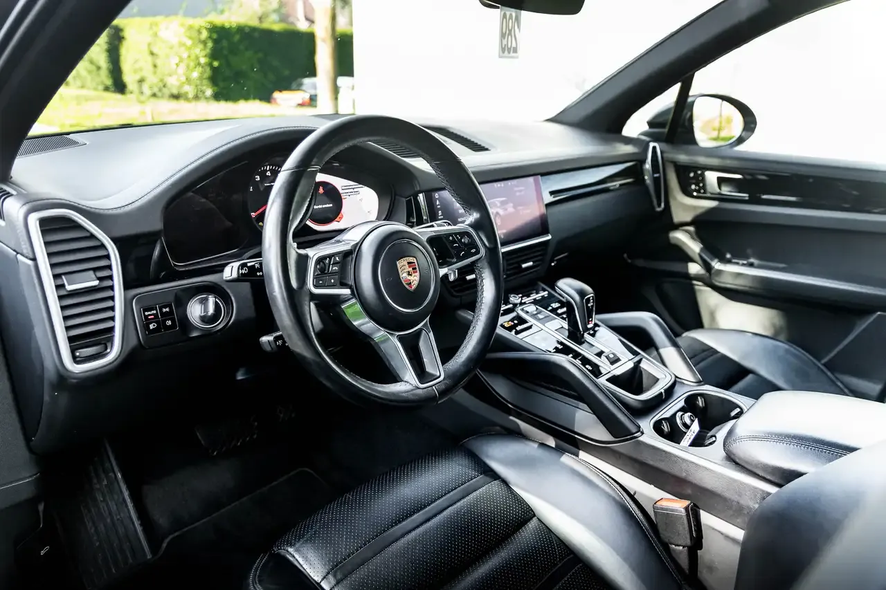 Porsche Cayenne - 4