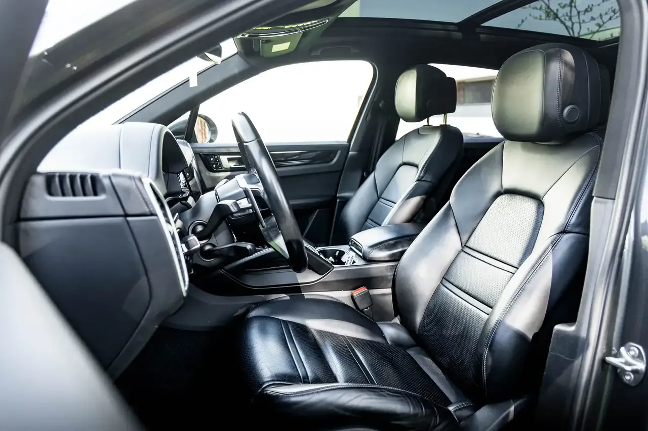 Porsche Cayenne - 6