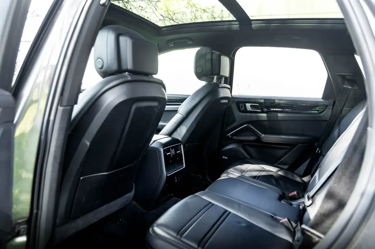 Porsche Cayenne - 9