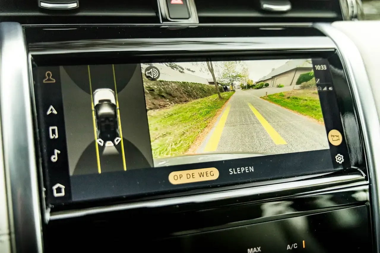 Land Rover Discovery Sport - 12