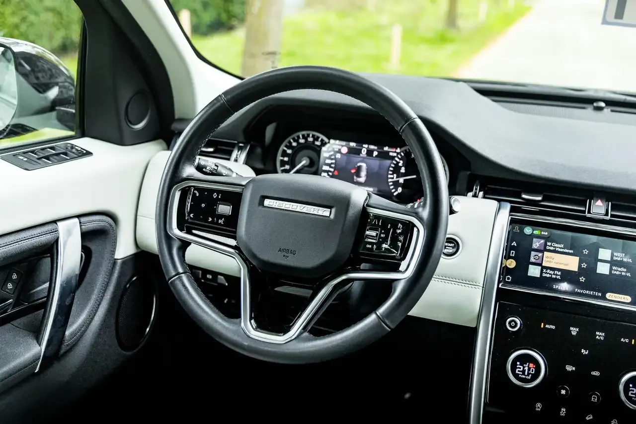 Land Rover Discovery Sport - 16