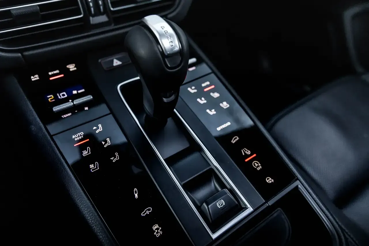 Porsche Macan - 16