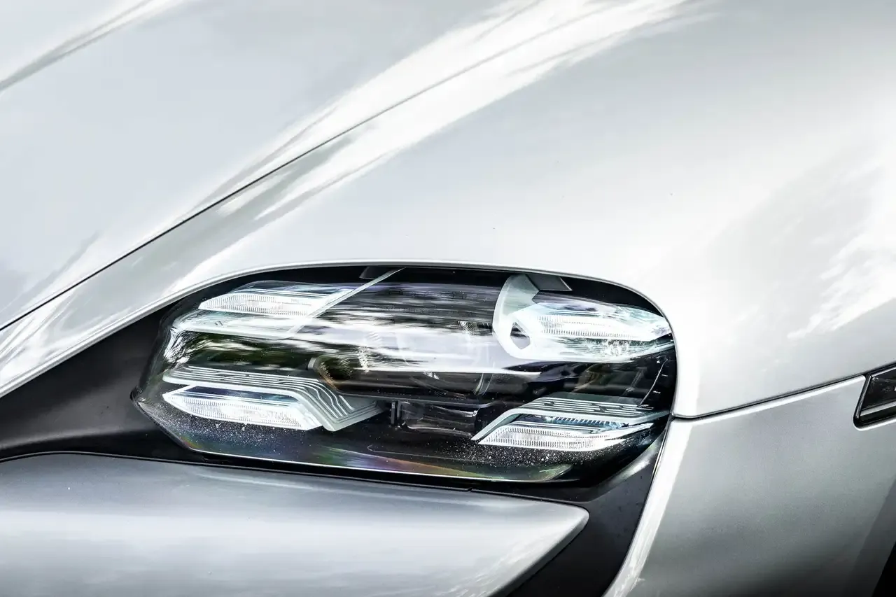 Porsche Taycan - 12
