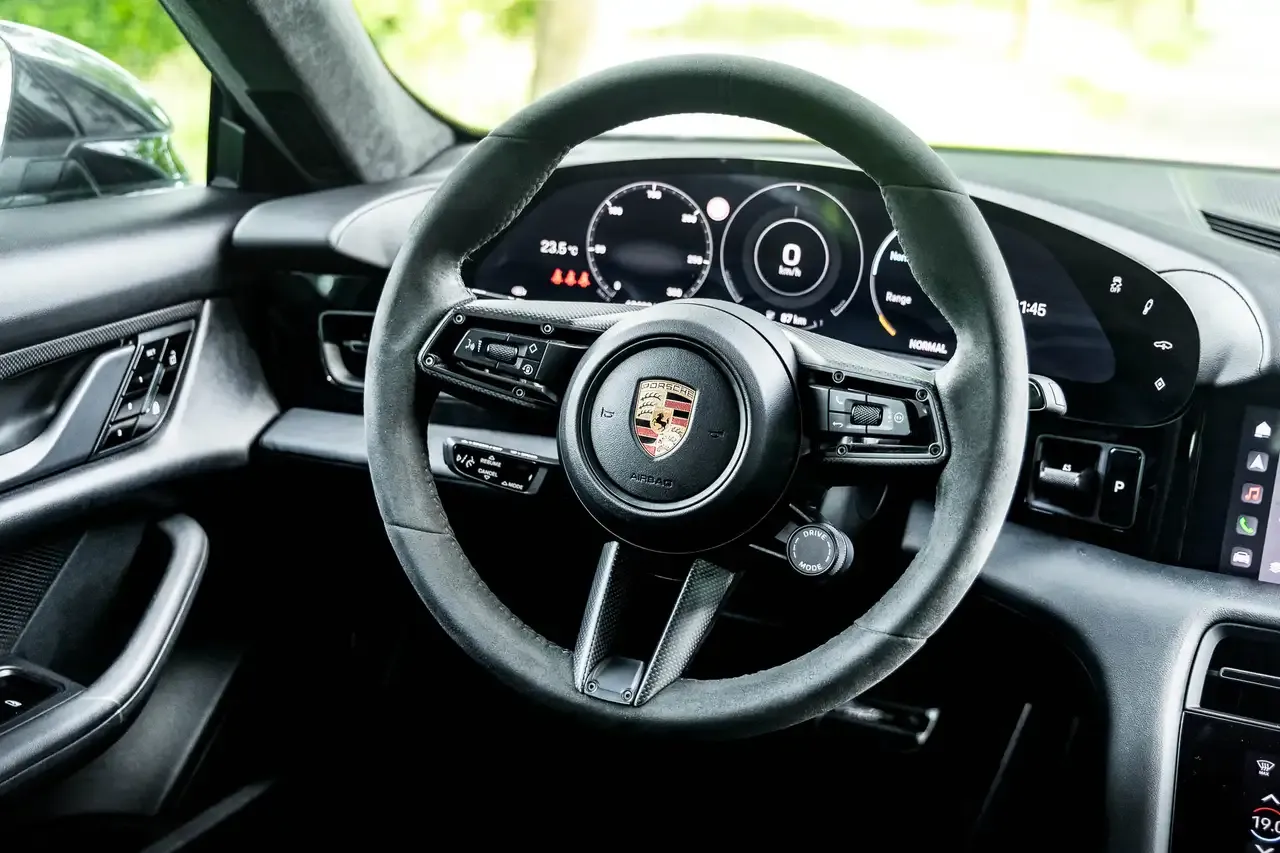 Porsche Taycan - 23
