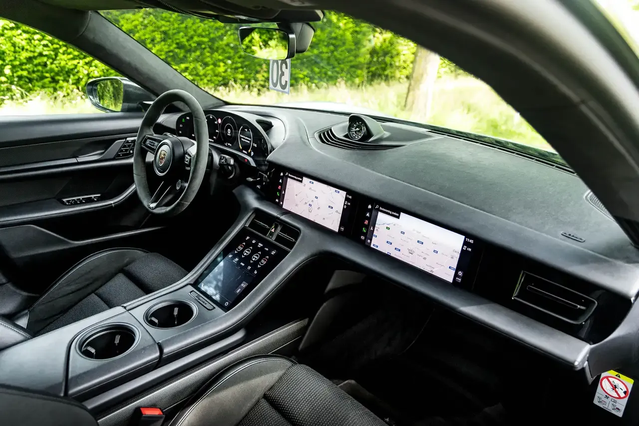Porsche Taycan - 25