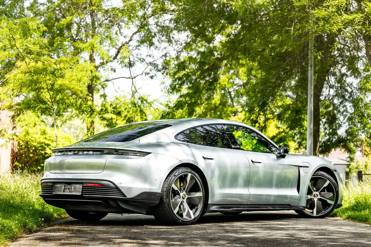 Porsche Taycan - 33