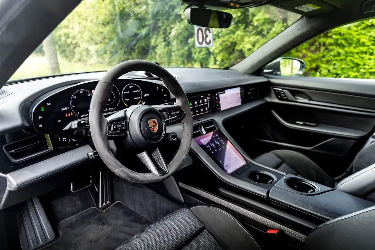 Porsche Taycan - 4