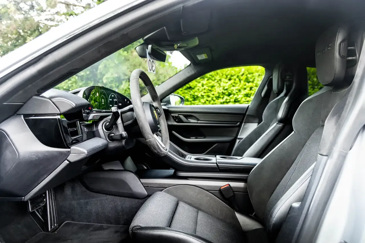 Porsche Taycan - 5
