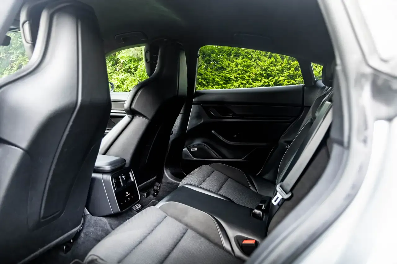 Porsche Taycan - 7