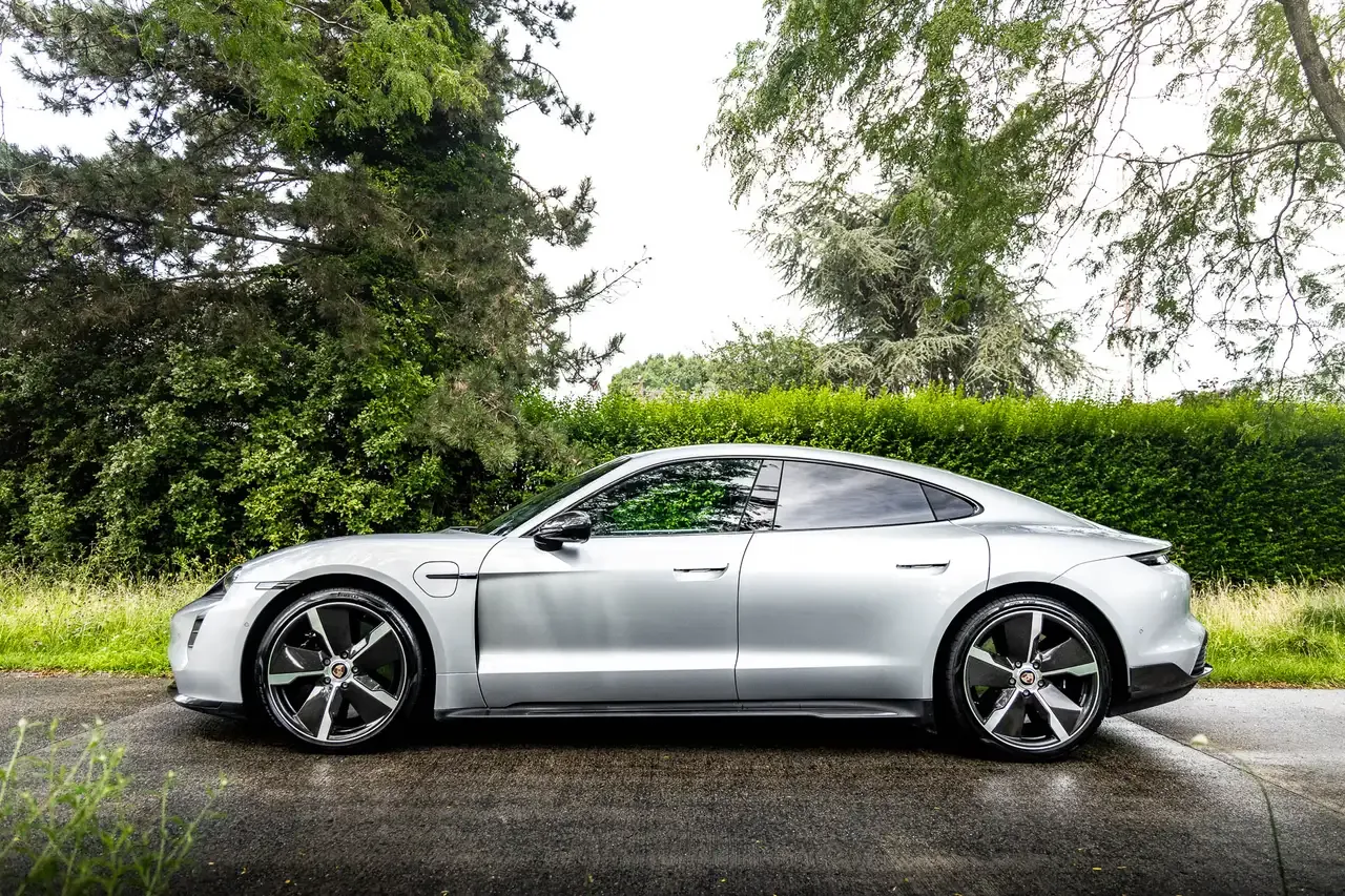 Porsche Taycan - 10