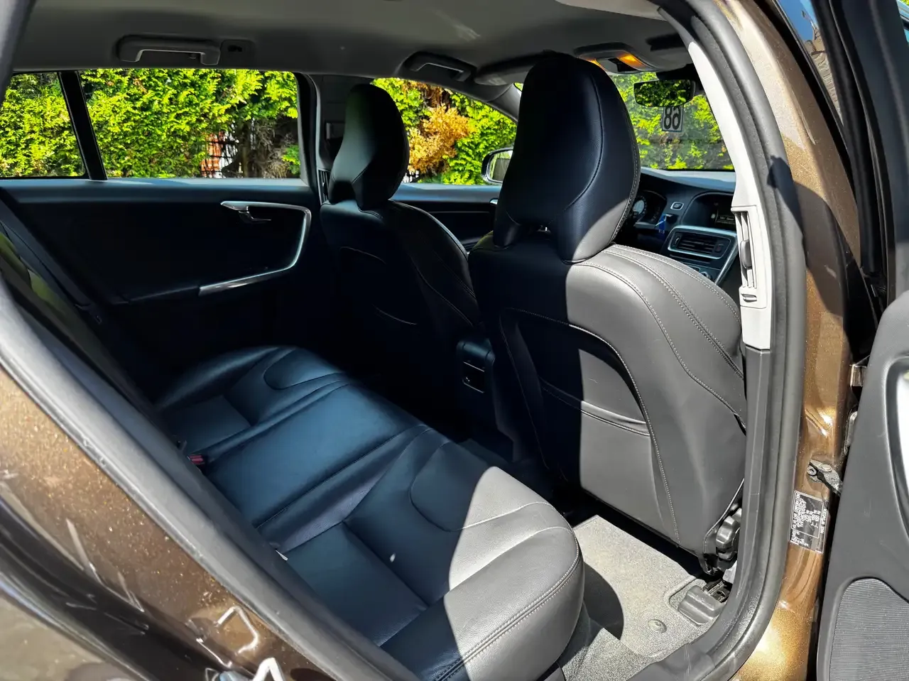 Volvo V60 Cross Country - 18