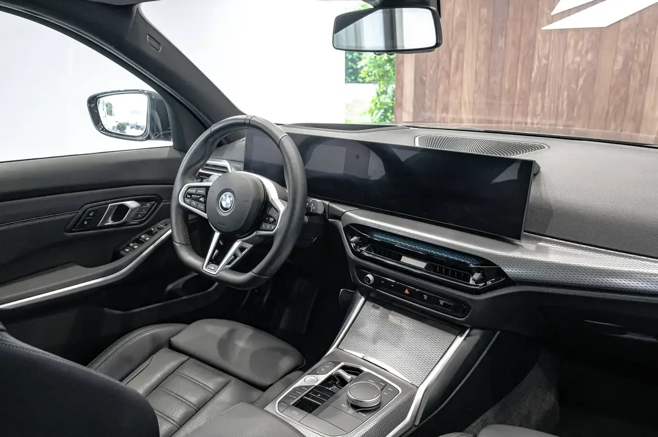 BMW 330 - 15