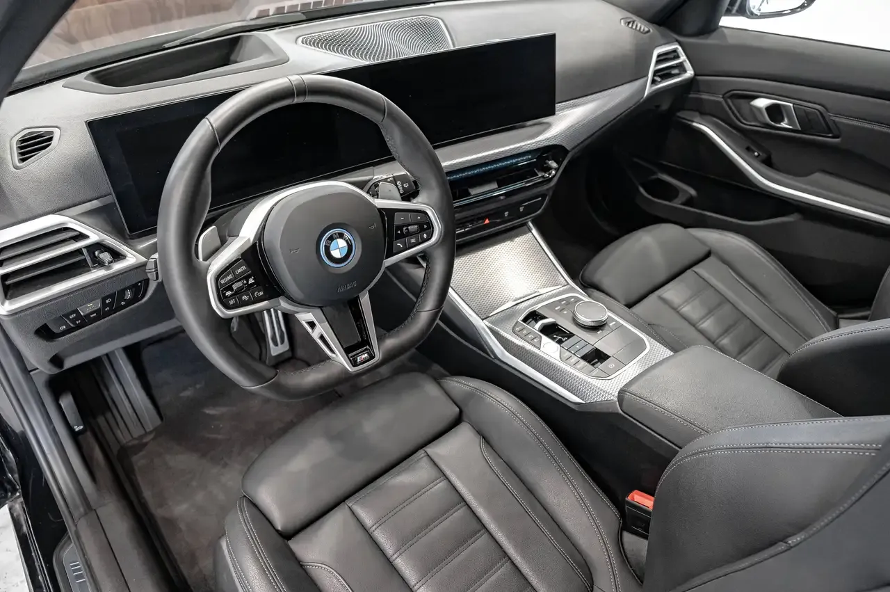 BMW 330 - 16