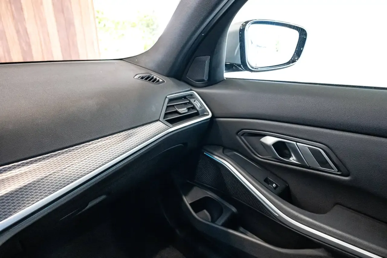 BMW 330 - 18