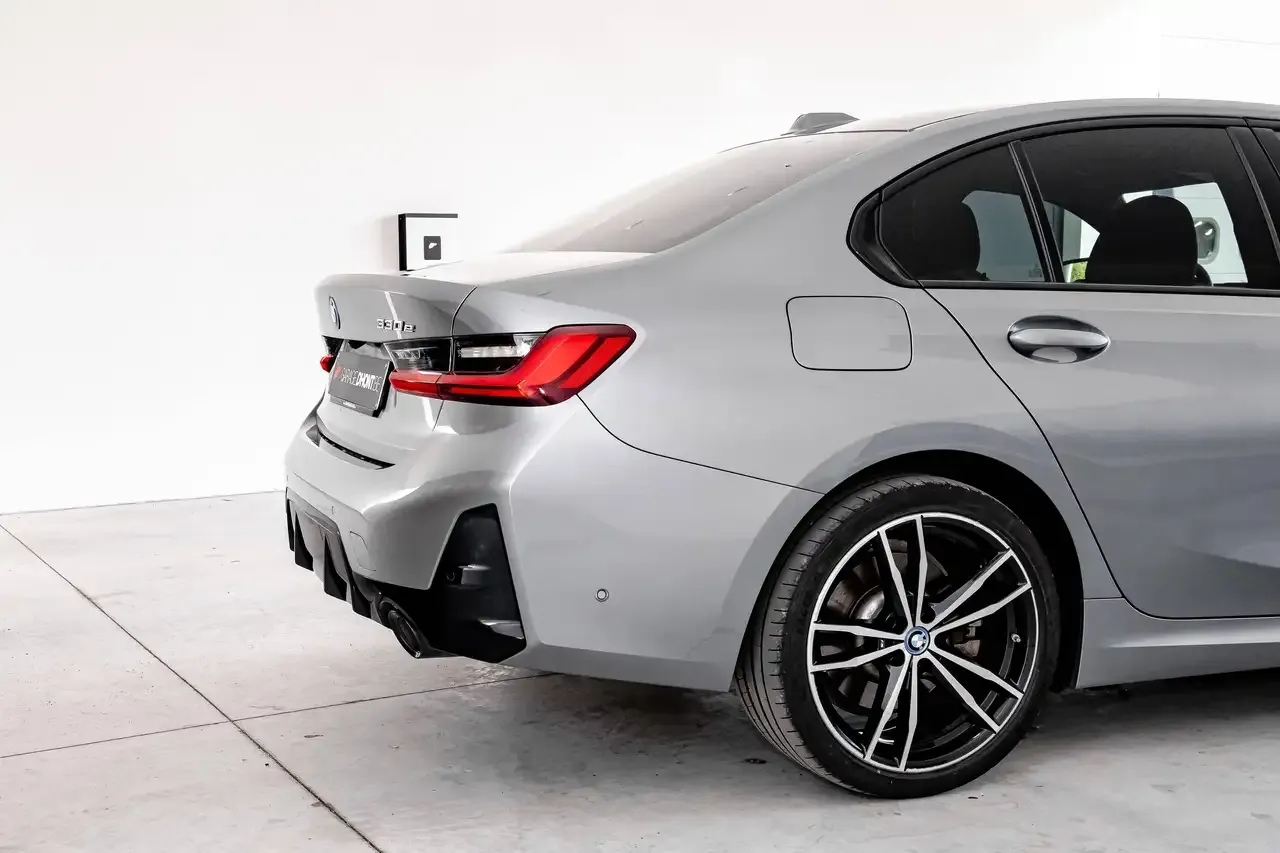 BMW 330 - 33