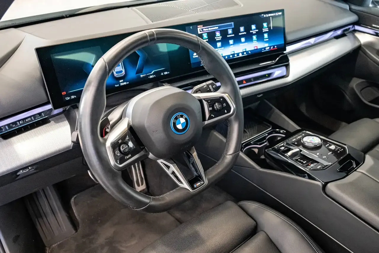 BMW i5 - 11
