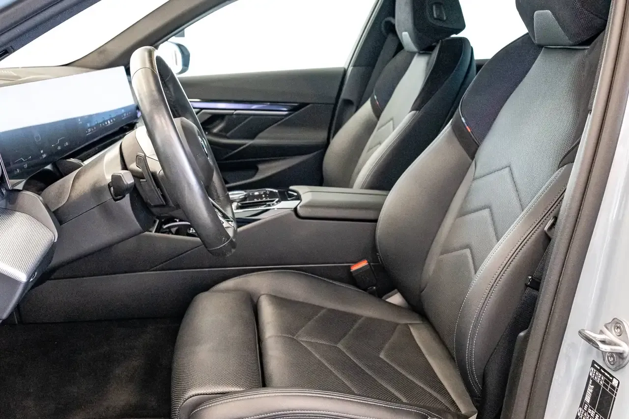 BMW i5 - 13