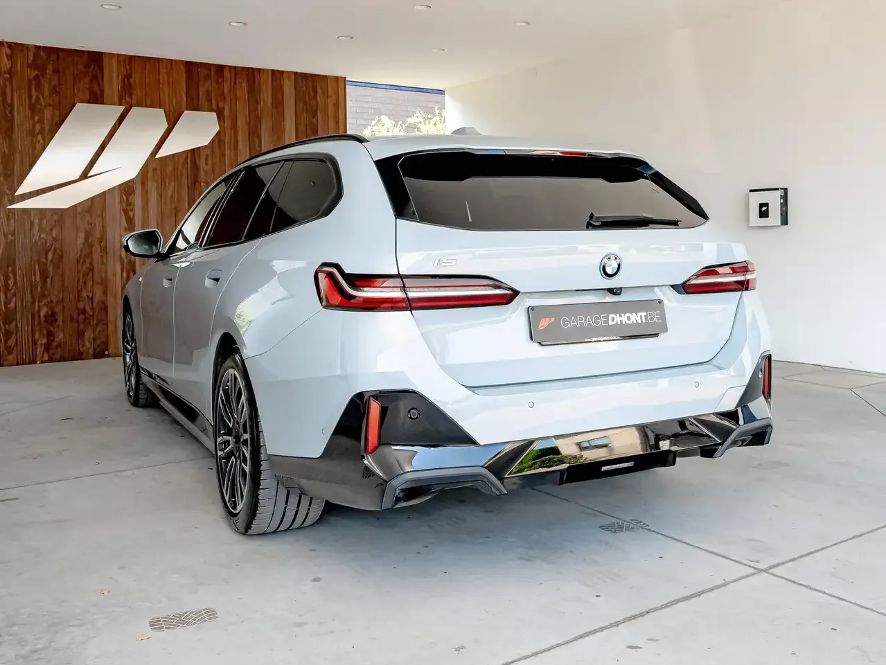 BMW i5 - 4