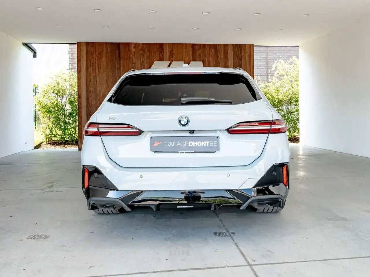 BMW i5 - 5