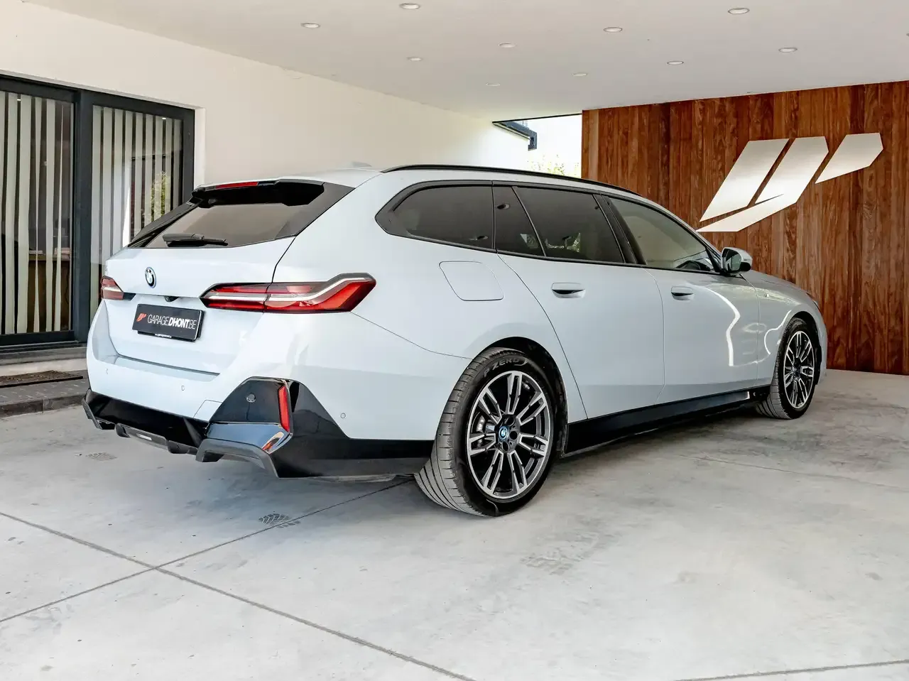 BMW i5 - 6