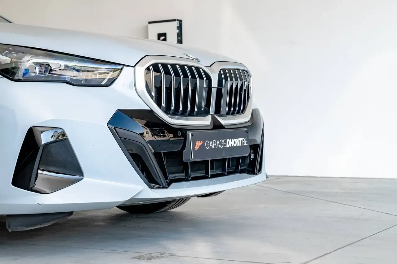 BMW i5 - 10