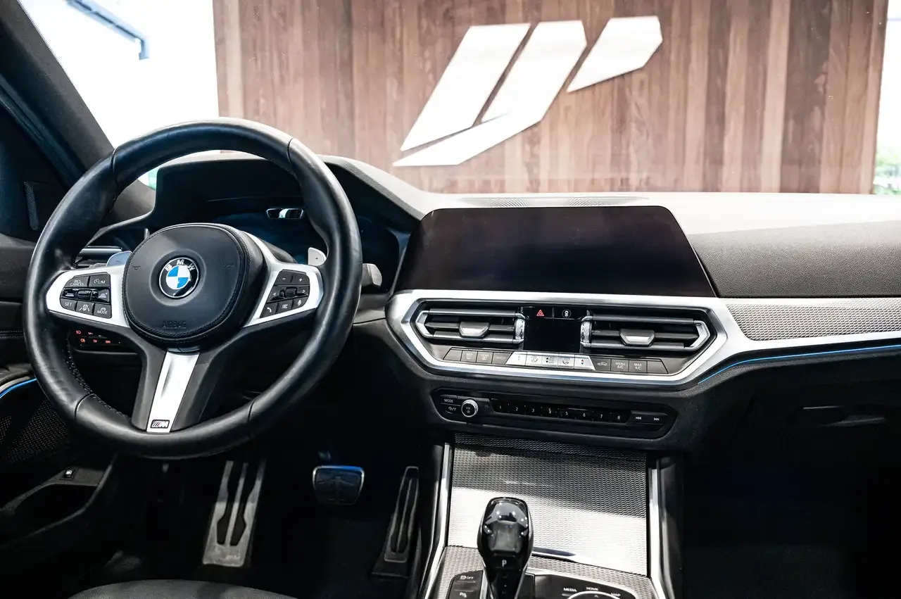 BMW 330 - 16
