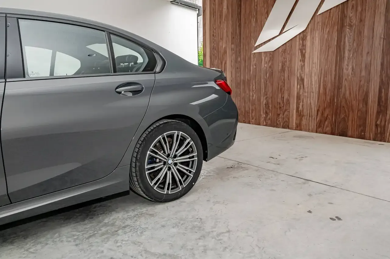 BMW 330 - 27