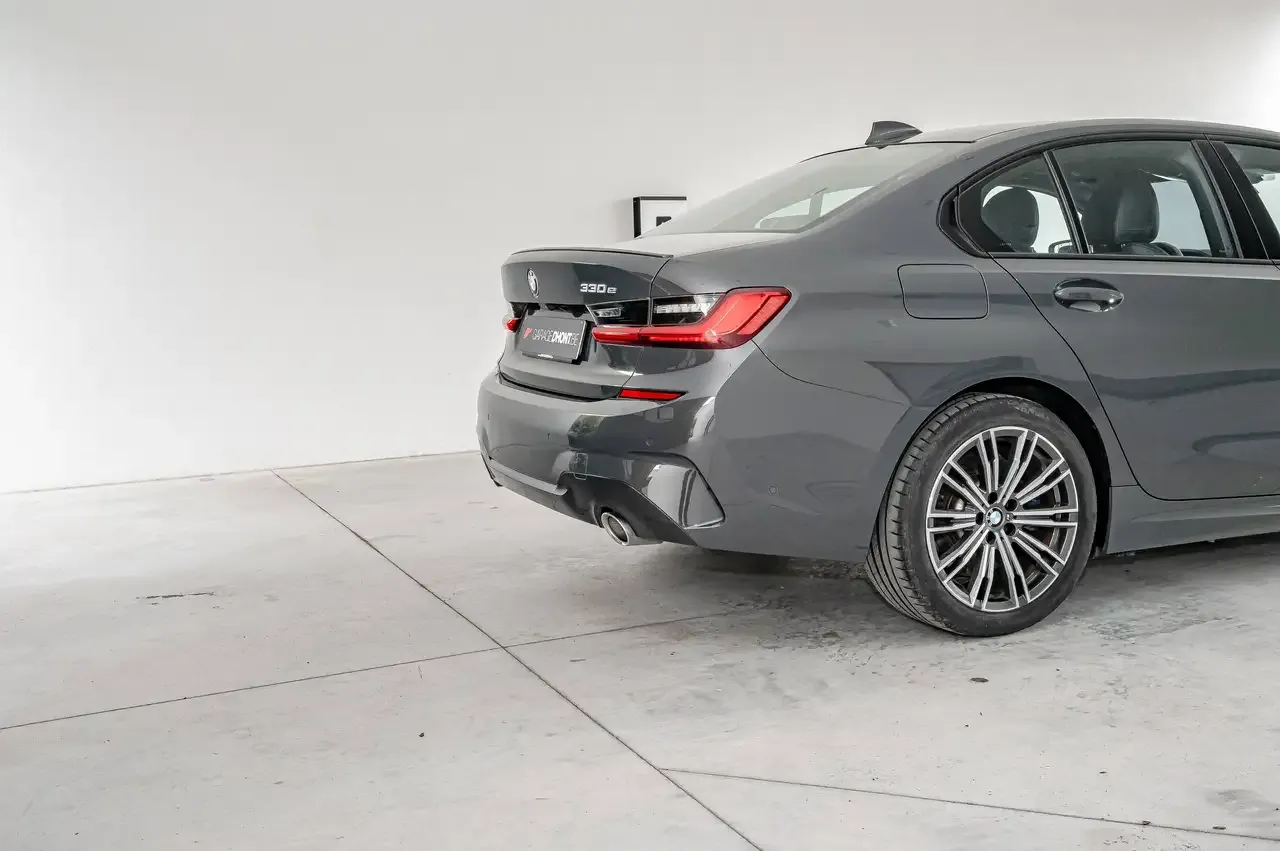 BMW 330 - 28