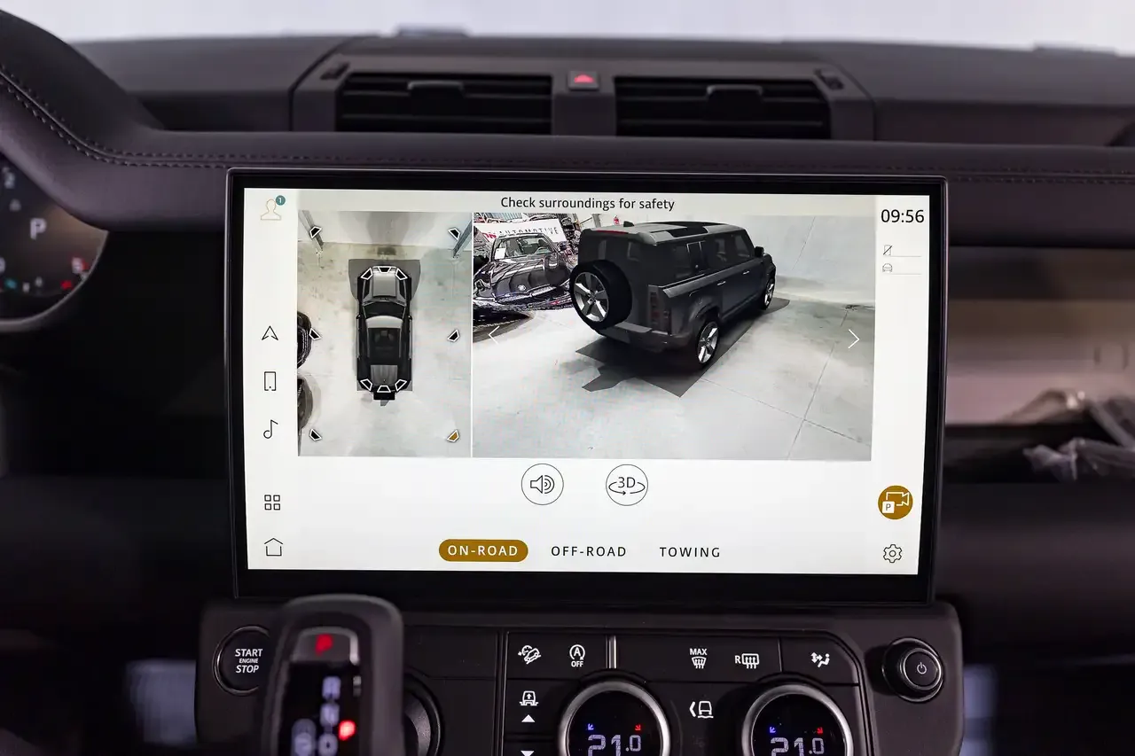 Land Rover Defender - 12