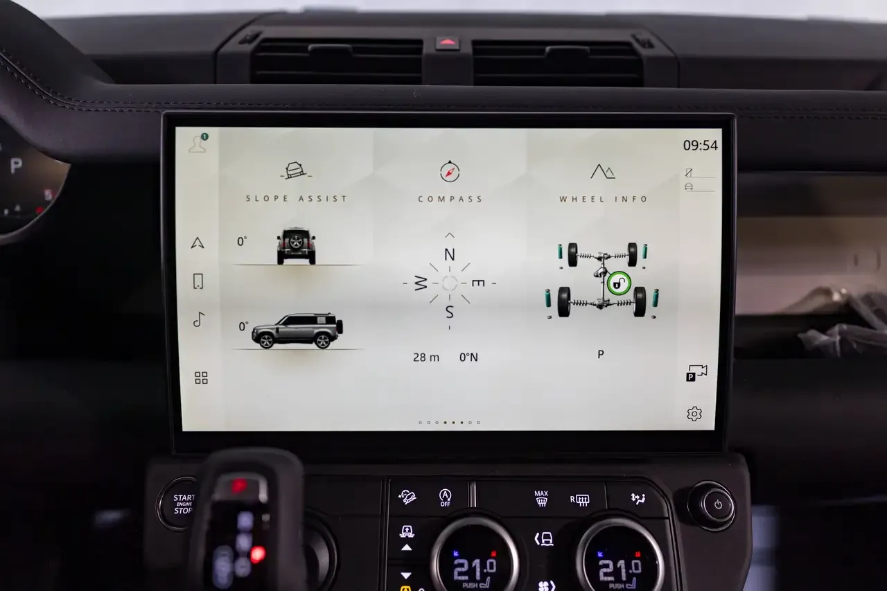 Land Rover Defender - 13