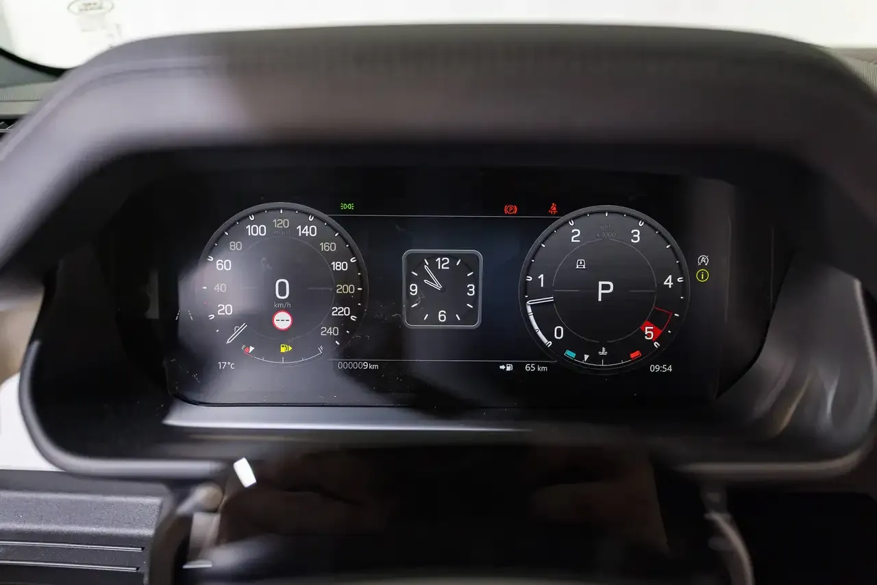 Land Rover Defender - 17