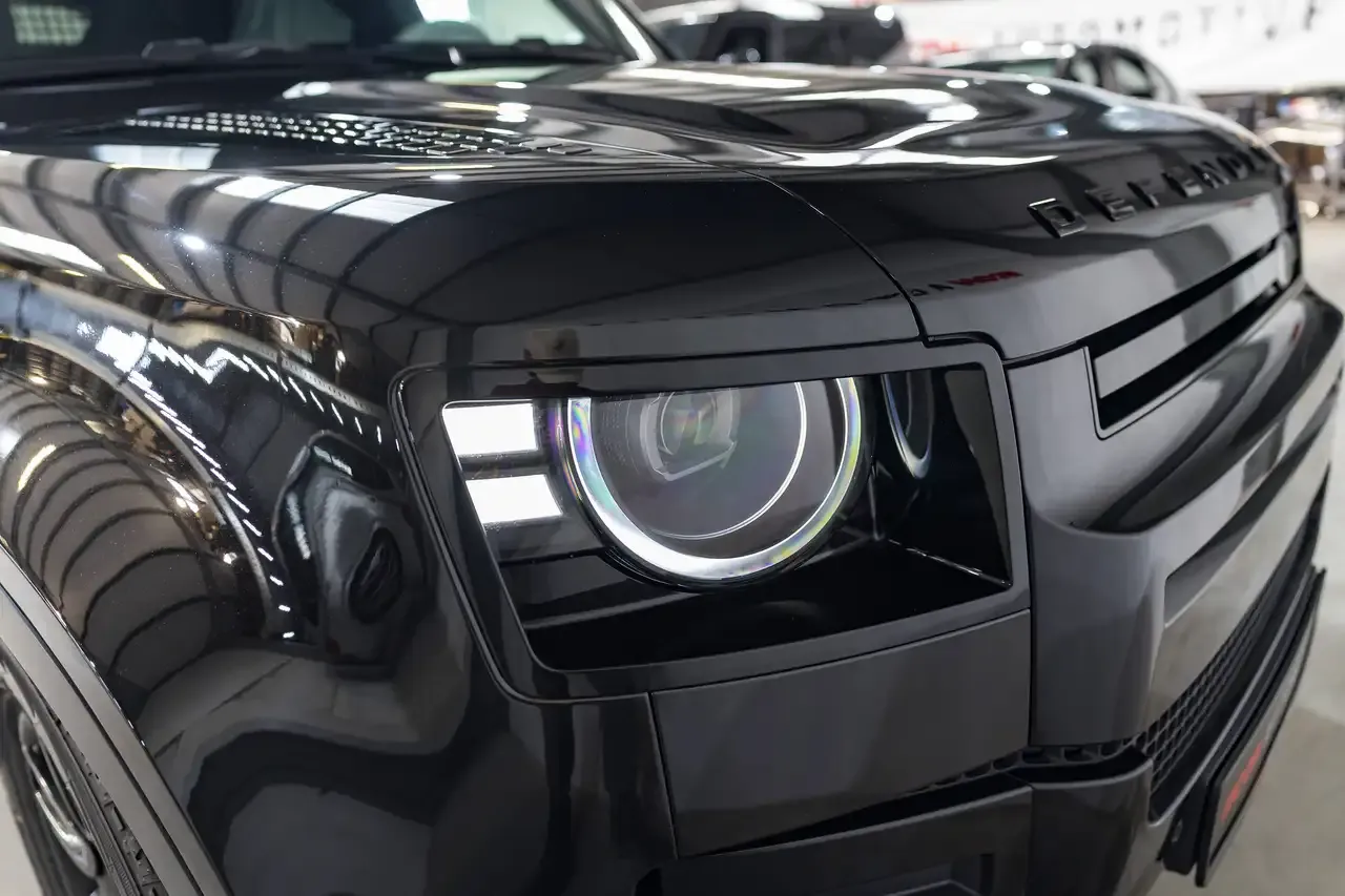 Land Rover Defender - 18
