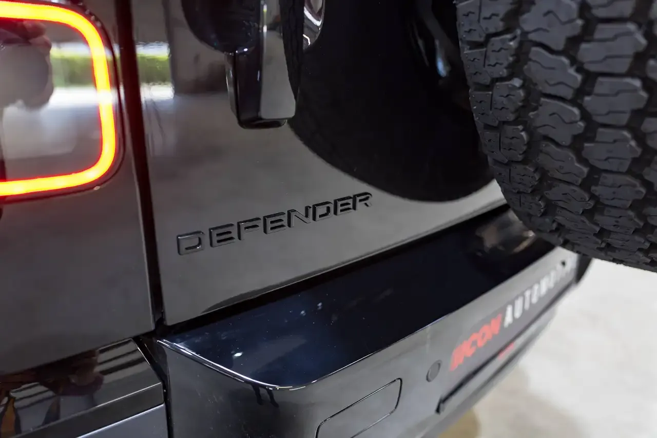 Land Rover Defender - 23