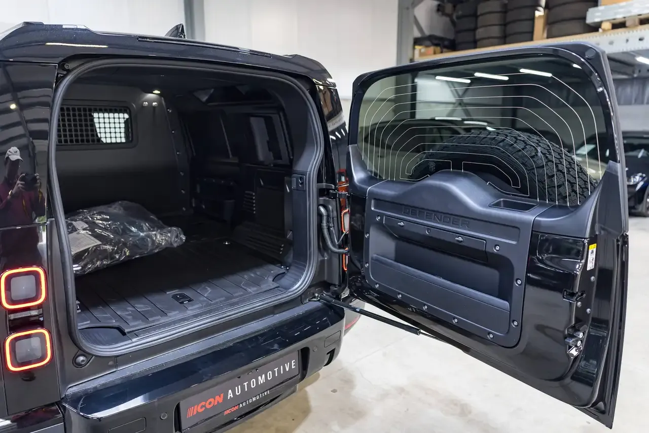 Land Rover Defender - 24