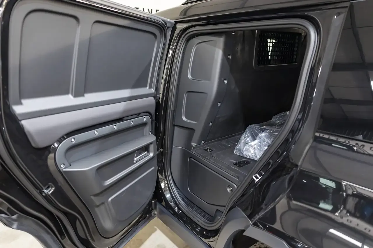 Land Rover Defender - 29
