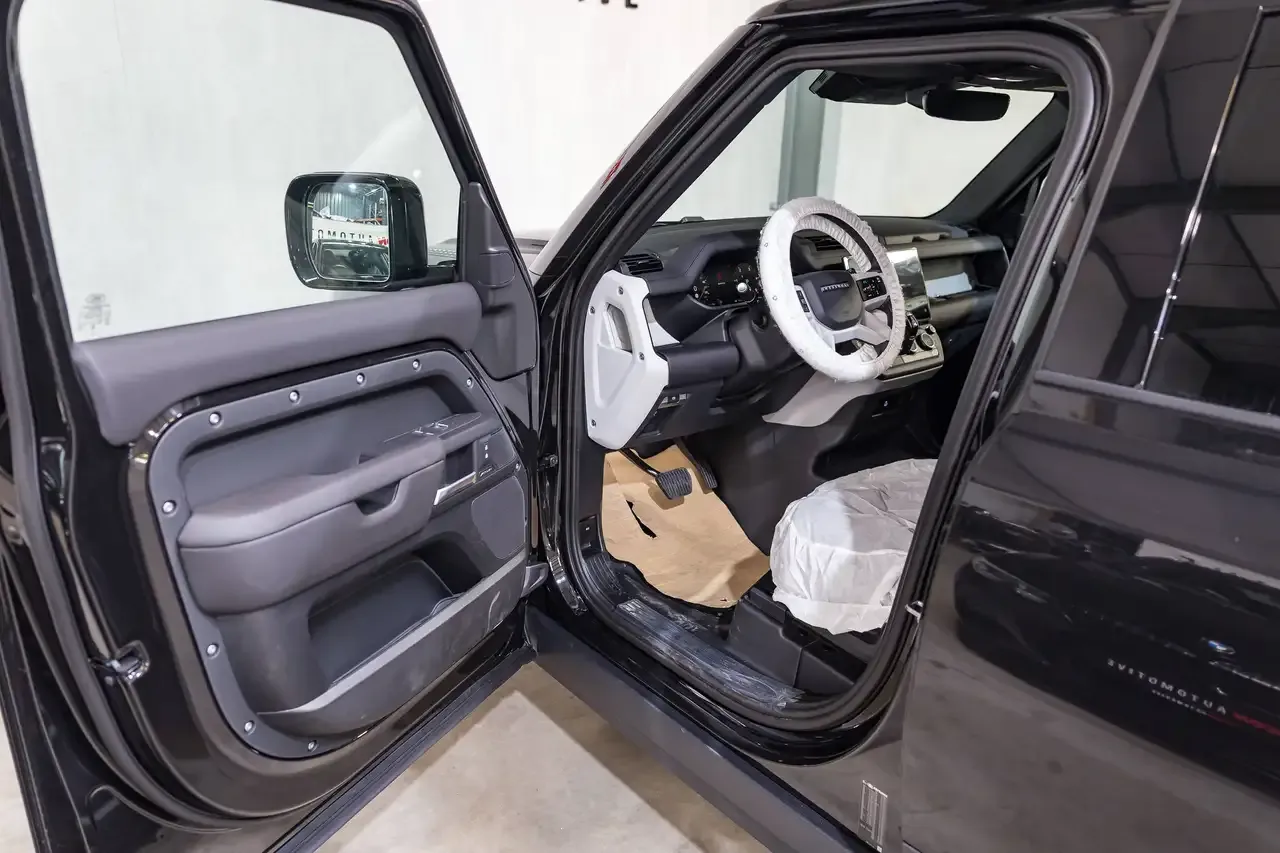 Land Rover Defender - 31
