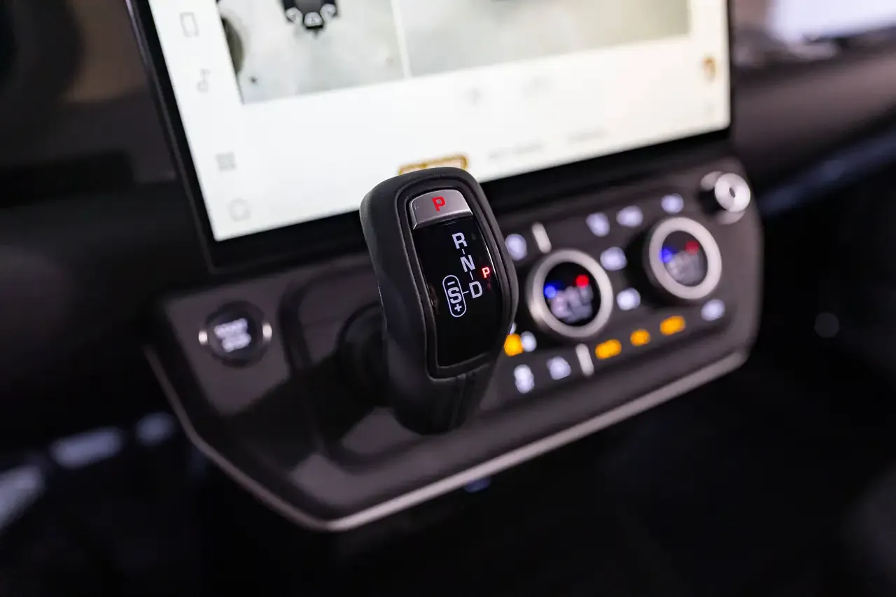 Land Rover Defender - 45