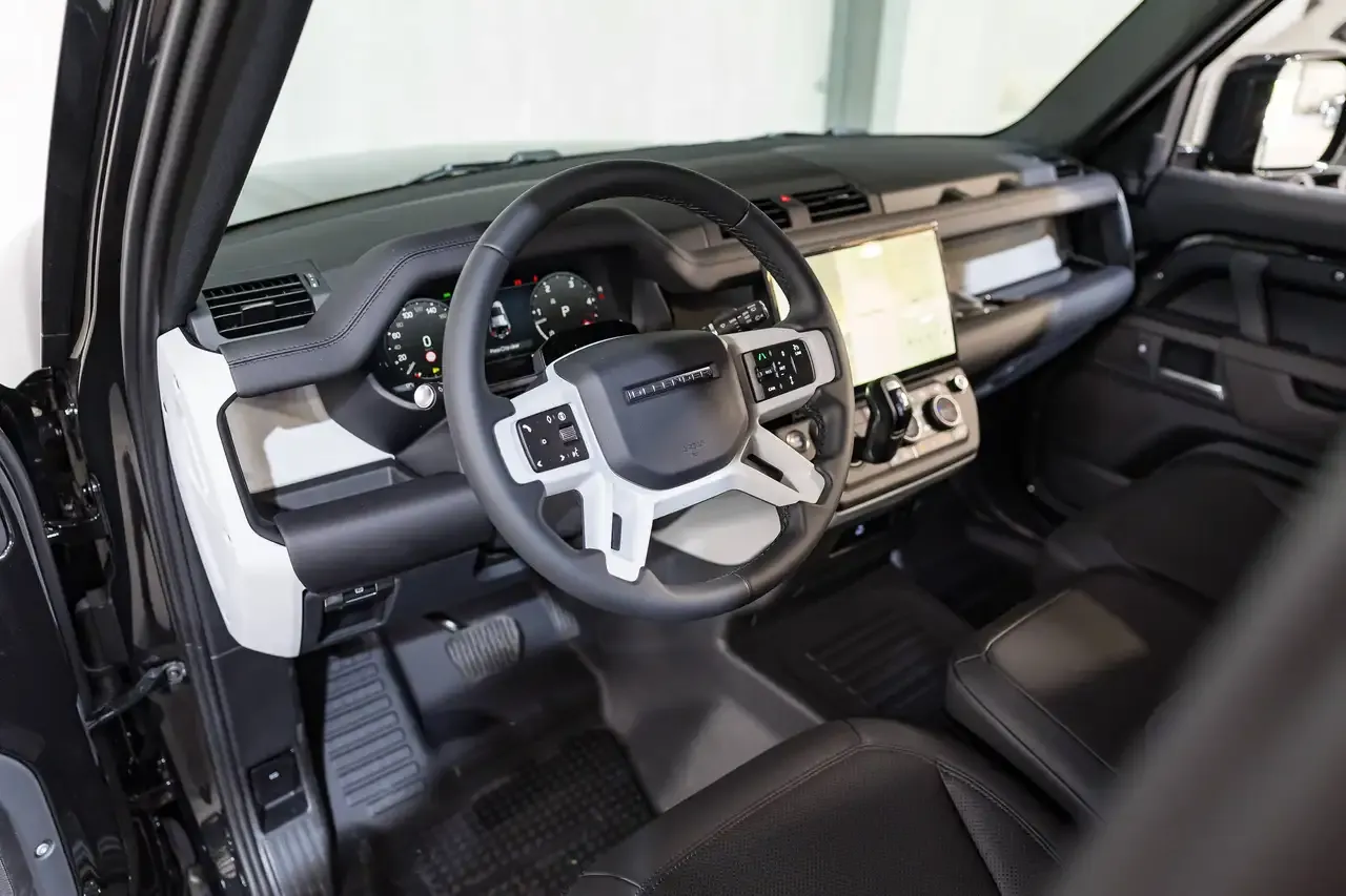 Land Rover Defender - 7