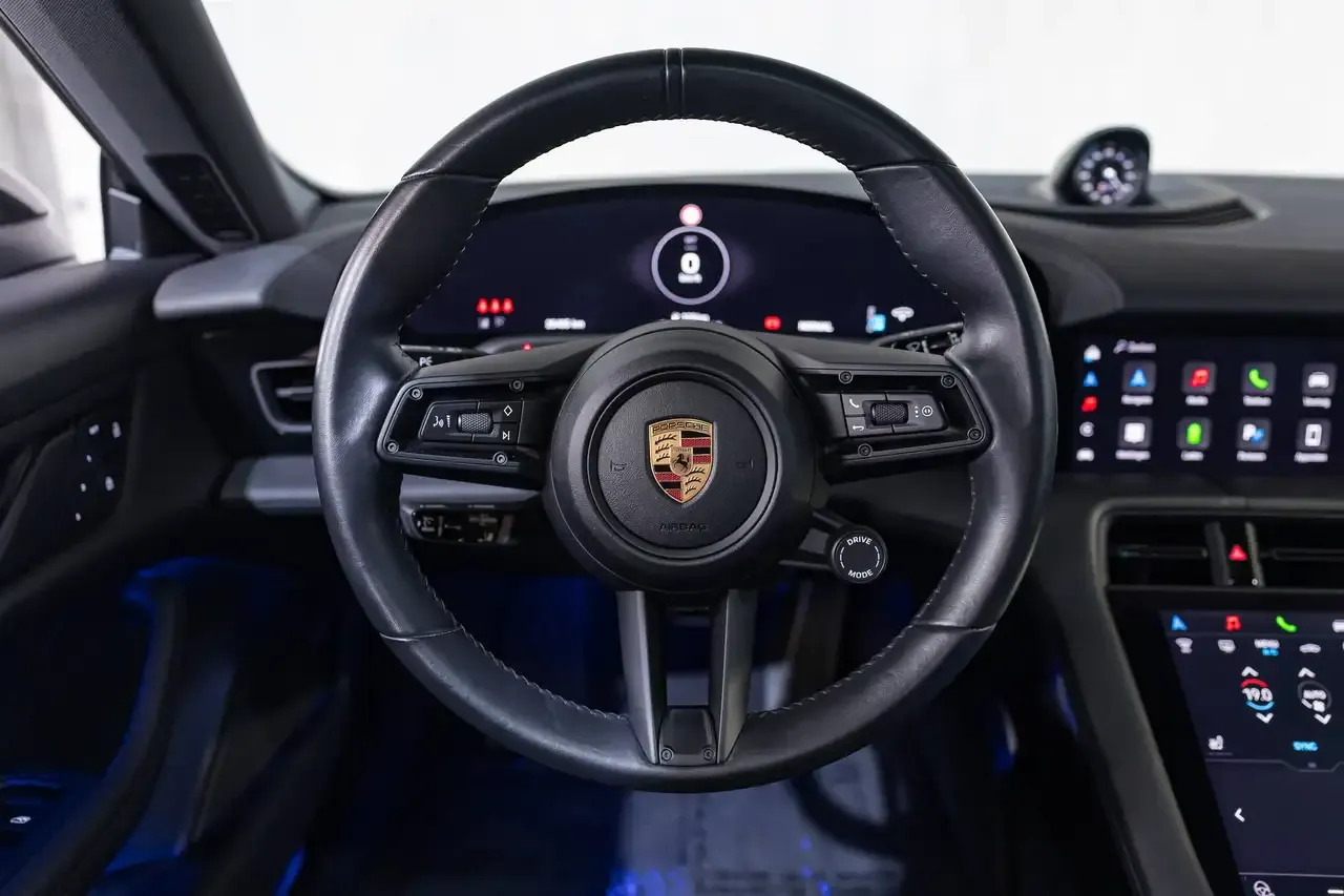 Porsche Taycan - 12