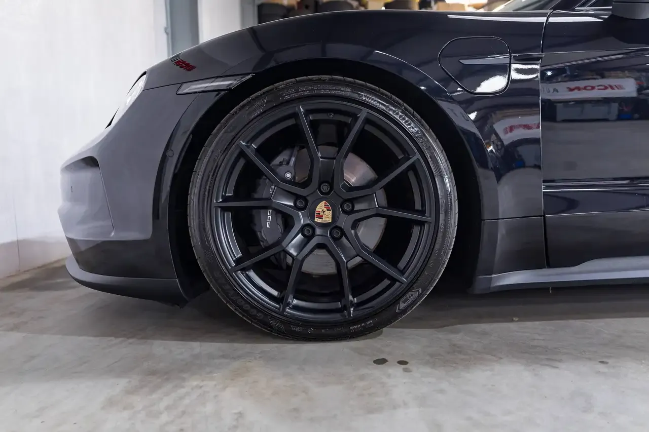 Porsche Taycan - 21