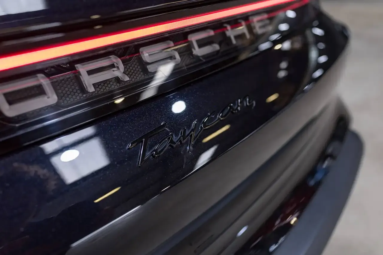 Porsche Taycan - 24