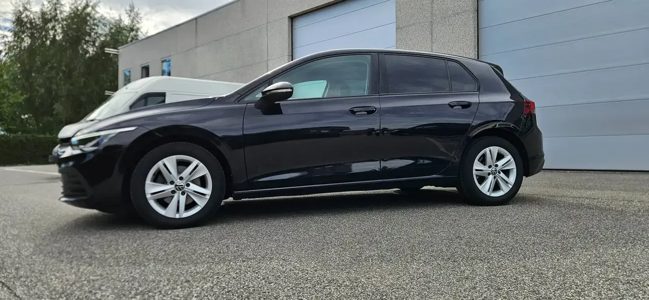 Volkswagen Golf - 6