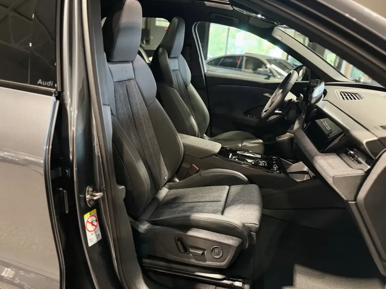 Audi Q6 e-tron - 27