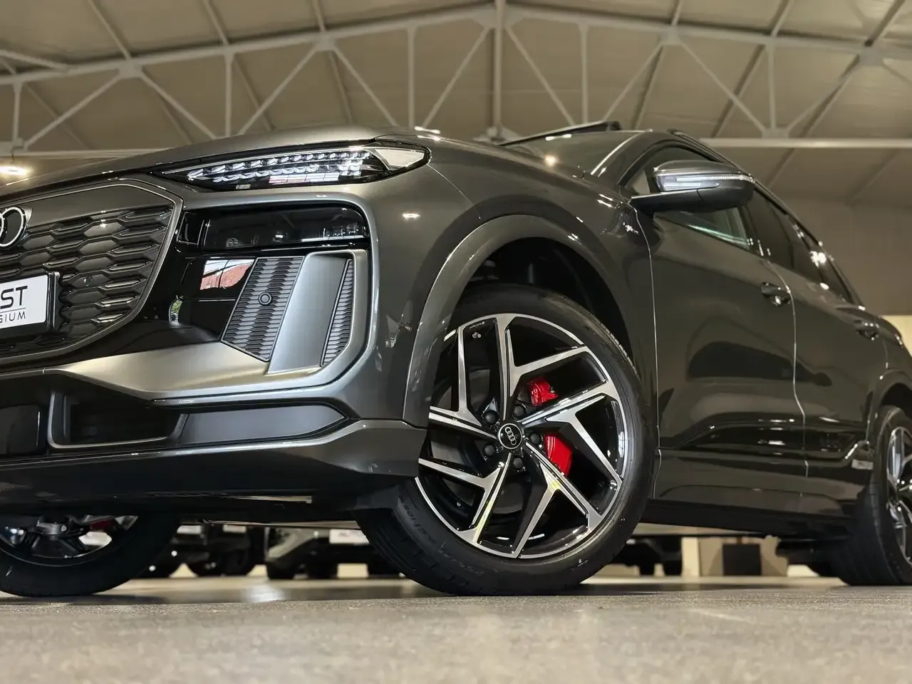Audi Q6 e-tron - 5
